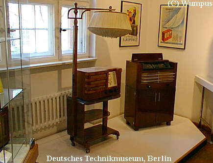 Deutsches Technikmuseum Berlin. Ein Wohnzimmer  mit Radios